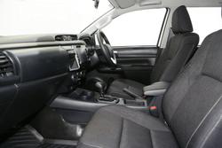 2025 Toyota Hilux SR