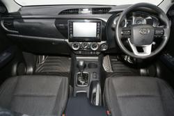 2025 Toyota Hilux SR