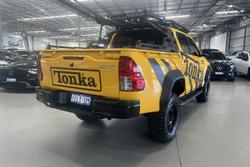 2025 Toyota Hilux SR