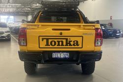 2025 Toyota Hilux SR