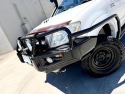 2010 Toyota Hilux SR KUN26R MY10 4X4 Glacier White