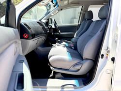 2010 Toyota Hilux SR KUN26R MY10 4X4 Glacier White