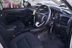 2024 Toyota Hilux SR