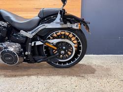 2017 HARLEY-DAVIDSON FXSB SOFTAIL BREAKOUT