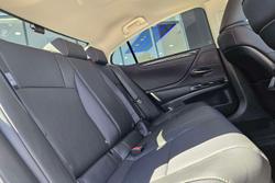 2024 Lexus ES ES300h Luxury