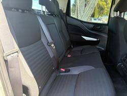 2022 Nissan Navara SL