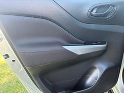 2022 Nissan Navara SL