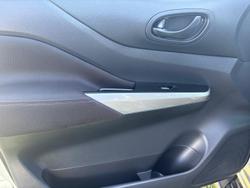 2022 Nissan Navara SL