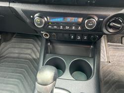 2017 Toyota Hilux SR5