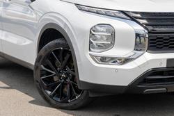 2023 Mitsubishi Outlander LS Black Edition