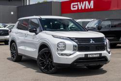 2023 Mitsubishi Outlander LS Black Edition