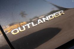 2024 Mitsubishi Outlander ES