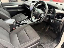 2023 Toyota Hilux SR5