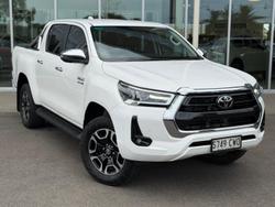 2023 Toyota Hilux SR5