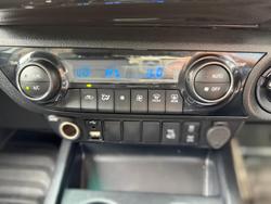 2023 Toyota Hilux SR5