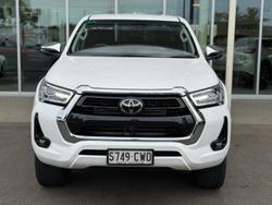 2023 Toyota Hilux SR5