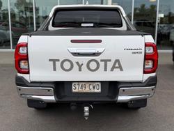 2023 Toyota Hilux SR5