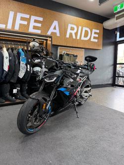 2025 BMW Motorrad M 1000 R COMPETITION BLACK STORM METALLIC M SPORT