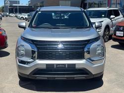 2024 Mitsubishi Outlander ES