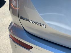 2024 Mitsubishi Outlander ES