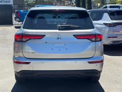 2024 Mitsubishi Outlander ES