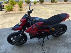 2017 DUCATI 939 HYPERMOTARD Red