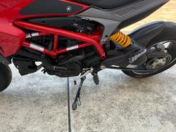 2017 DUCATI 939 HYPERMOTARD Red