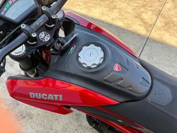 2017 DUCATI 939 HYPERMOTARD Red