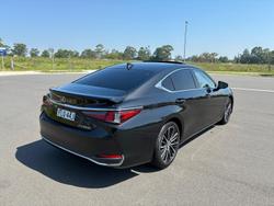 2023 Lexus ES 300h Luxury