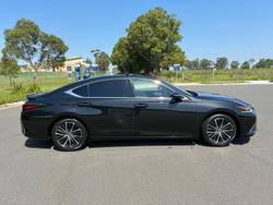 2023 Lexus ES 300h Luxury