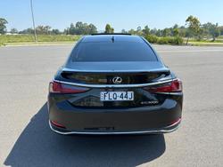 2023 Lexus ES 300h Luxury