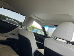 2023 Lexus ES 300h Luxury