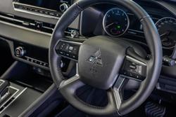 2025 Mitsubishi Outlander LS