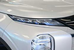 2025 Mitsubishi Outlander LS