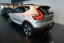 2022 Volvo XC40 Ultimate B5 Dark