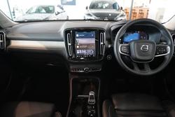 2022 Volvo XC40 Ultimate B5 Dark