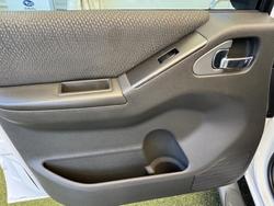 2013 Nissan Navara ST