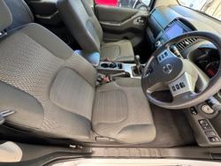 2013 Nissan Navara ST