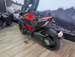 2013 DUCATI 2013 DUCATI 1200CC DIAVEL MOTORCYCLE RED