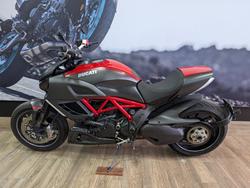 2013 DUCATI 2013 DUCATI 1200CC DIAVEL MOTORCYCLE RED