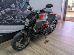 2013 DUCATI 2013 DUCATI 1200CC DIAVEL MOTORCYCLE RED