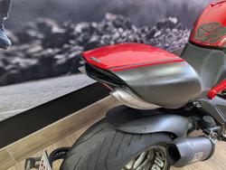 2013 DUCATI 2013 DUCATI 1200CC DIAVEL MOTORCYCLE RED