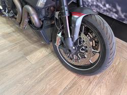 2013 DUCATI 2013 DUCATI 1200CC DIAVEL MOTORCYCLE RED