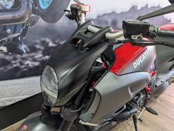 2013 DUCATI 2013 DUCATI 1200CC DIAVEL MOTORCYCLE RED