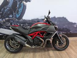 2013 DUCATI 2013 DUCATI 1200CC DIAVEL MOTORCYCLE RED