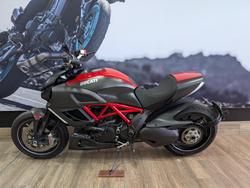 2013 DUCATI 2013 DUCATI 1200CC DIAVEL MOTORCYCLE RED