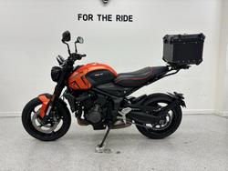 2023 Triumph TRIDENT 660 MATT BAJA ORANGE