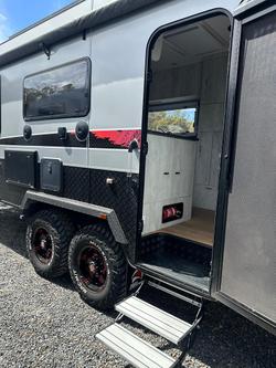 2022 Red Centre Kimberley Plus 208 Microwave Edition PRICE DROP TO $79,990