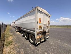 2010 Moore Grain Tippers