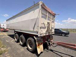 2010 Moore Grain Tippers